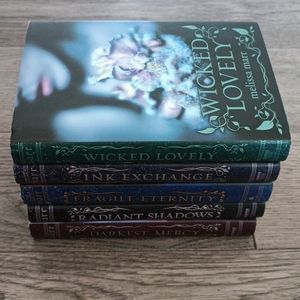 Wicked Lovely 5 book fantasy series by Melissa Marr